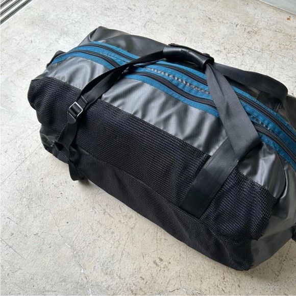 Patagonia Black Hole Wet/Dry Duffel hecha en EE. UU. de la década de 2000. - Picture 5 of 8